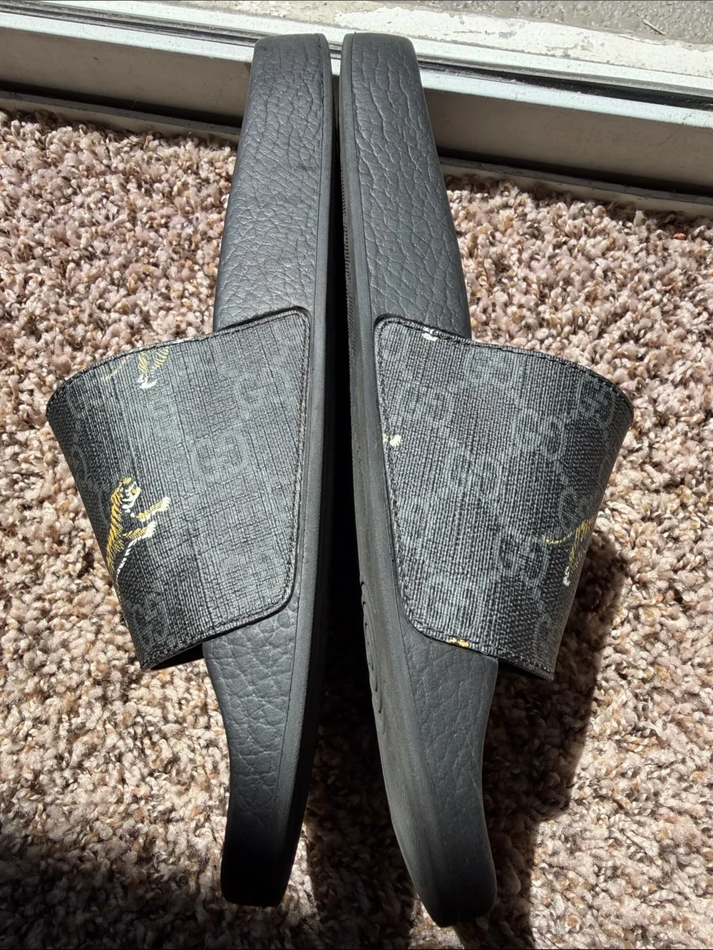 Gucci Black GG Supreme Slide Sandals with Gold Tiger Detail